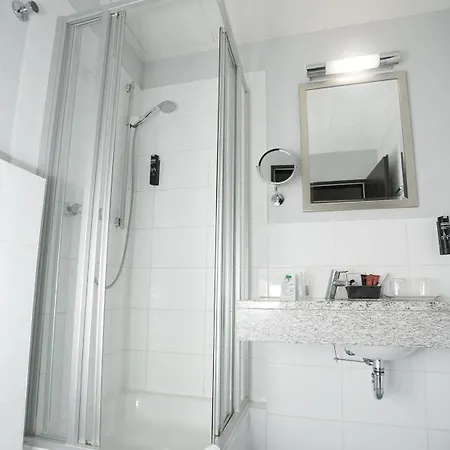 מלון The Atrium 4*