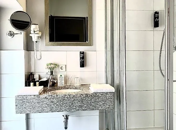 Отель The Atrium 4*