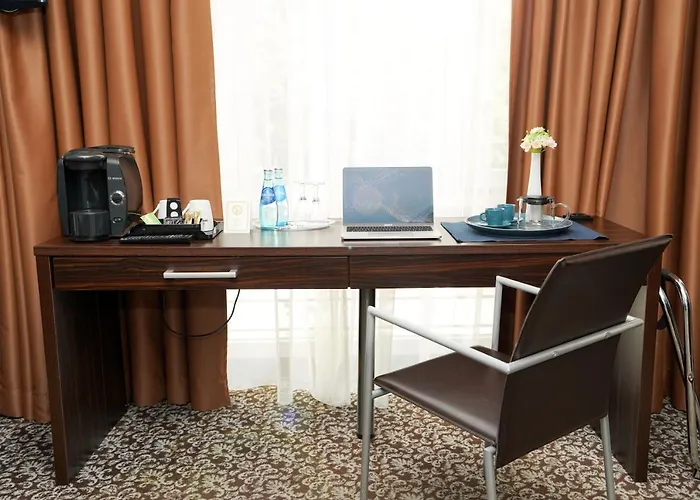 Отель The Atrium Франкфурт-на-Майне