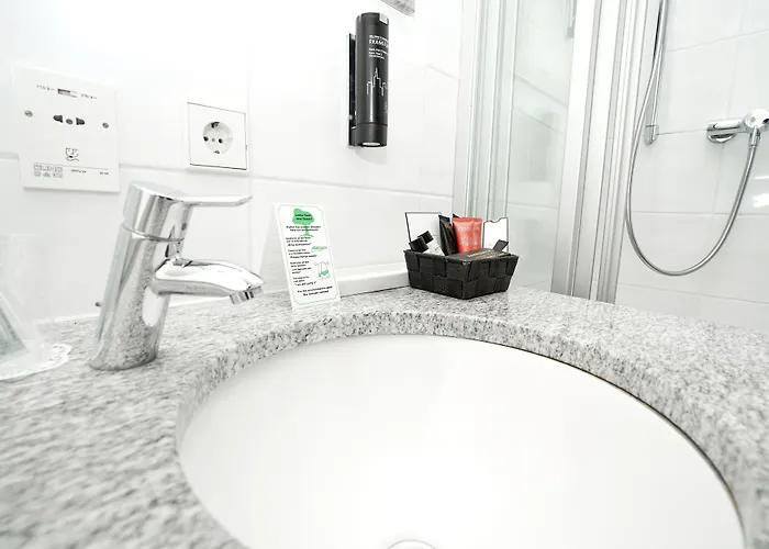 Отель The Atrium Франкфурт-на-Майне