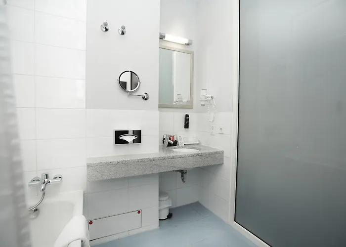 Отель The Atrium Франкфурт-на-Майне