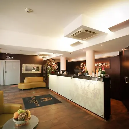 Otel The Atrium 4*