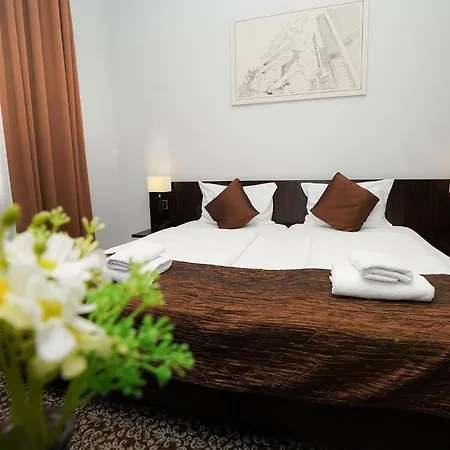 Otel The Atrium 4*